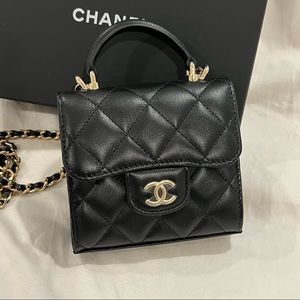 🚫Sold🚫 NWT 2022 Chanel 22a mini Vanity with Chain Top Handle Clutch Crossbody